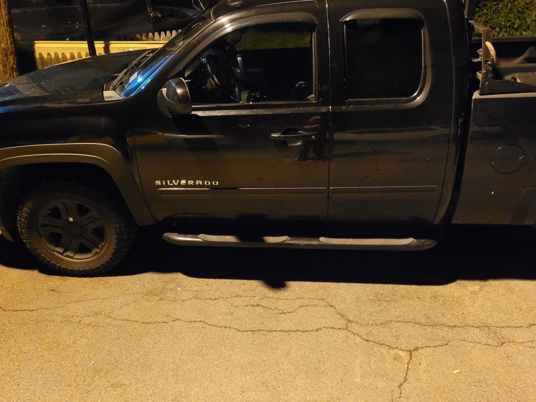 Barricade 4-Inch Oval Bent End Side Step Bars; Body Mount; Black (99-13 Silverado 1500)