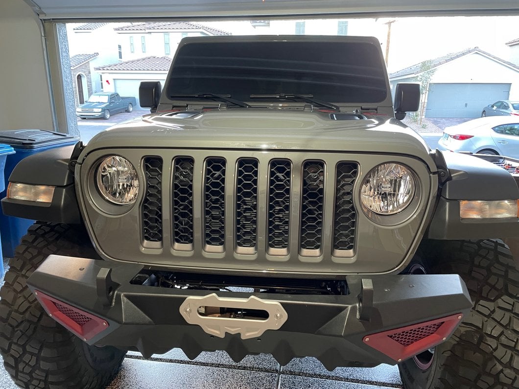 Barricade X-Series Front Bumper; Red Inserts (20-25 Jeep Gladiator JT)