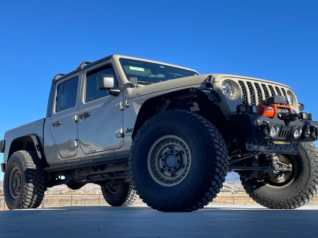 Barricade HD Flat Fender Flares with LED DRL and Turn Signal; Front (20-25 Jeep Gladiator JT)