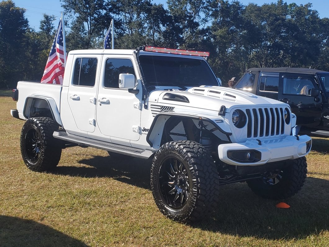 Barricade Tubular Fender Flares with LED DRL and Marker Lights; Front (20-25 Jeep Gladiator JT)