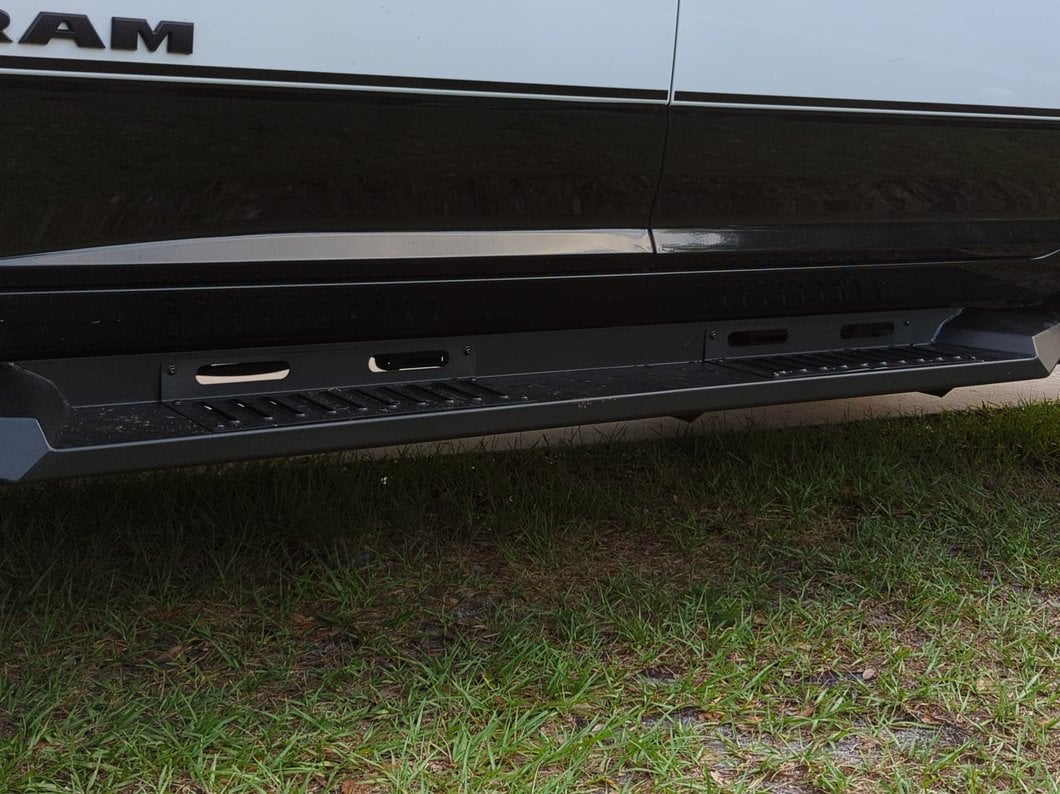 Barricade Steel Running Boards; Black (10-24 RAM 2500 Crew Cab)
