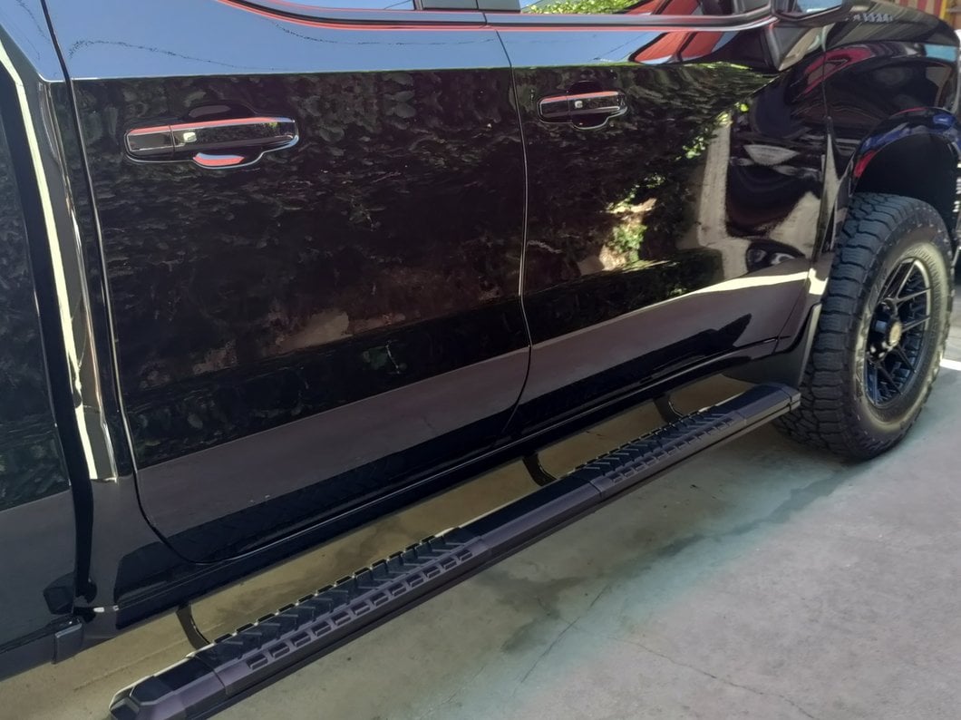 Barricade Saber 5-Inch Aluminum Side Step Bars; Black Cover Plates (19-25 Silverado 1500 Double Cab)