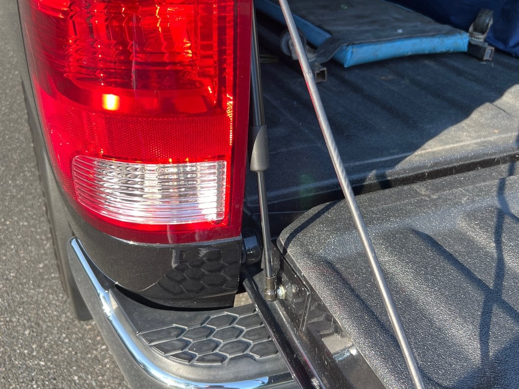 Barricade Tailgate Assist (09-18 RAM 1500)
