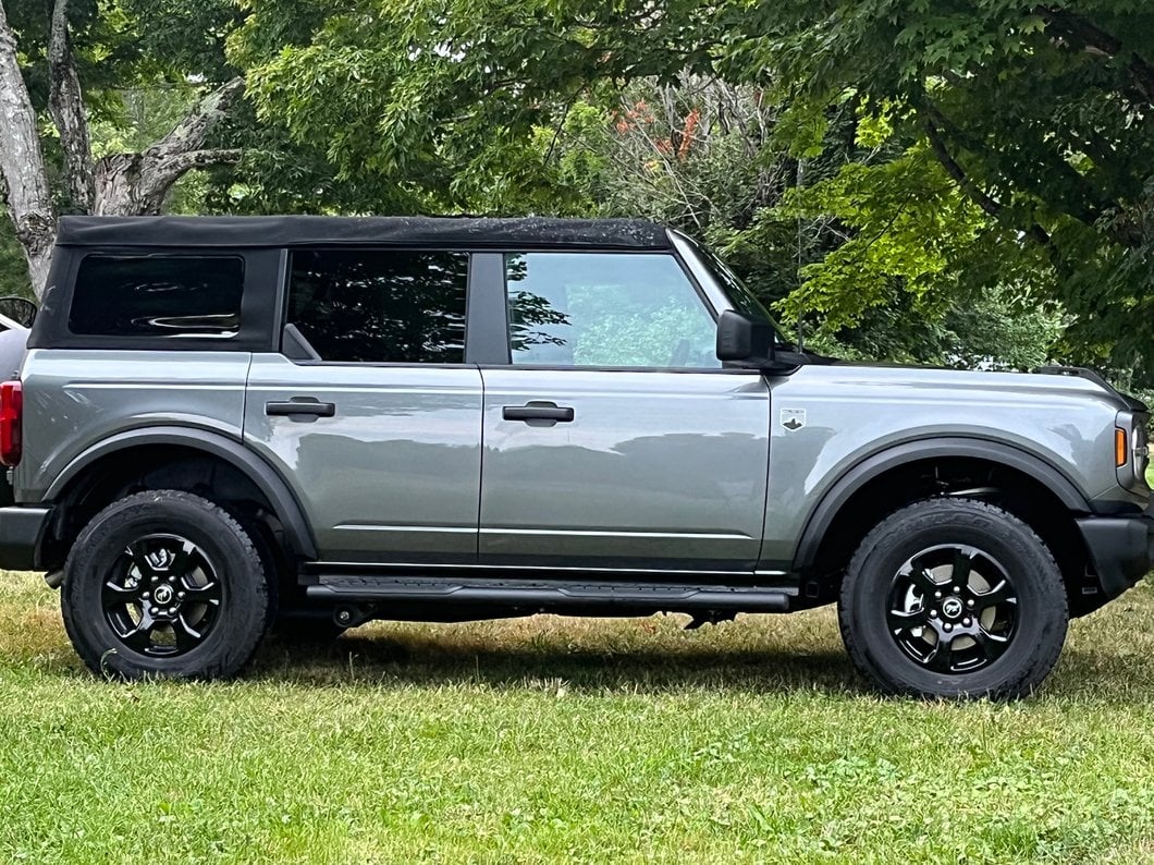 Barricade 4-Inch Oval Straight Side Step Bars; Heavy Textured Black (21-25 Bronco 4-Door)