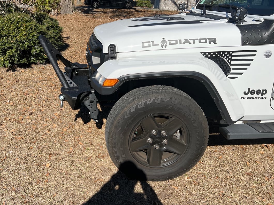 Barricade Stubby Winch Front Bumper with Stinger Bar (20-25 Jeep Gladiator JT)