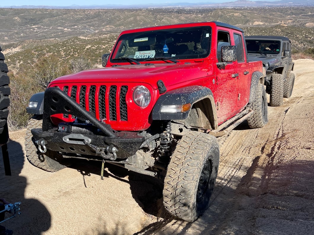 Barricade Stubby Winch Front Bumper with Stinger Bar (20-25 Jeep Gladiator JT)