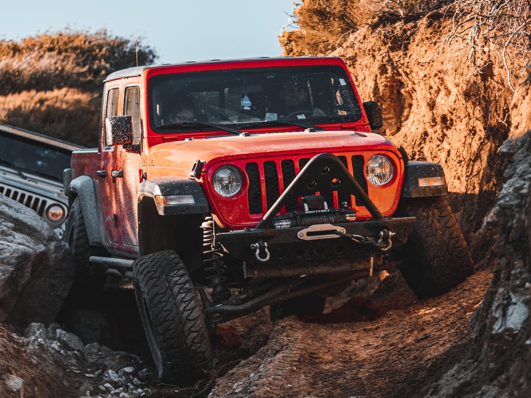 Barricade Stubby Winch Front Bumper with Stinger Bar (20-25 Jeep Gladiator JT)
