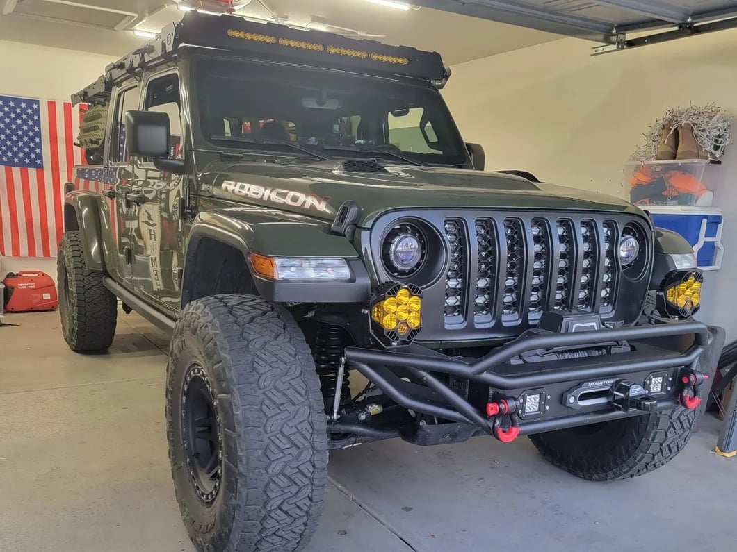 Barricade Trail Runner Front Bumper with LED Fog Lights (20-25 Jeep Gladiator JT)