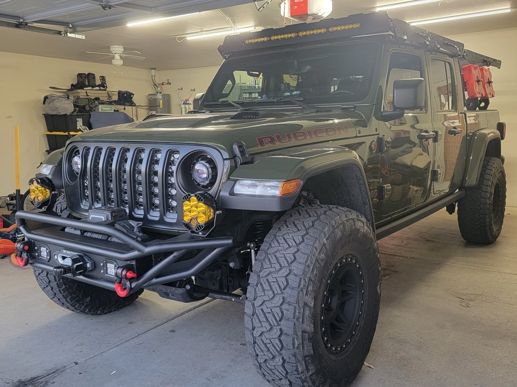 Barricade Trail Runner Front Bumper with LED Fog Lights (20-25 Jeep Gladiator JT)