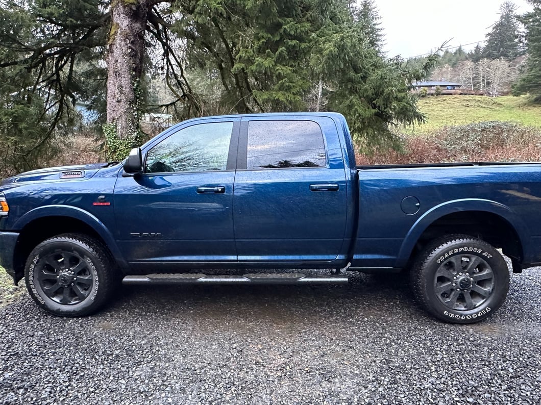 Barricade 5-Inch Oval Straight End Side Step Bars; Gloss Black (10-24 RAM 2500 Crew Cab)