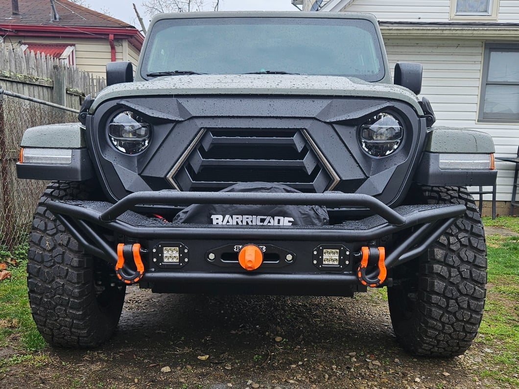 Barricade Trail Runner Front Bumper with LED Fog Lights (20-25 Jeep Gladiator JT)