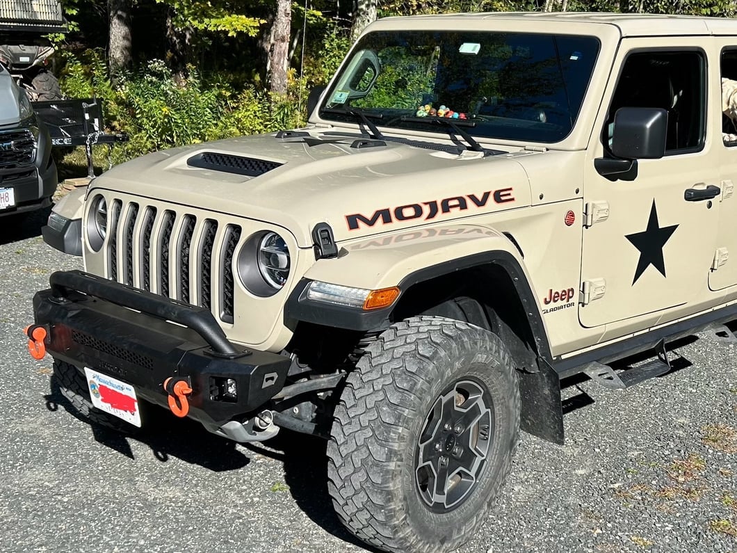 Barricade HD3 Stubby Front Bumper with LED Fog Lights (20-25 Jeep Gladiator JT)