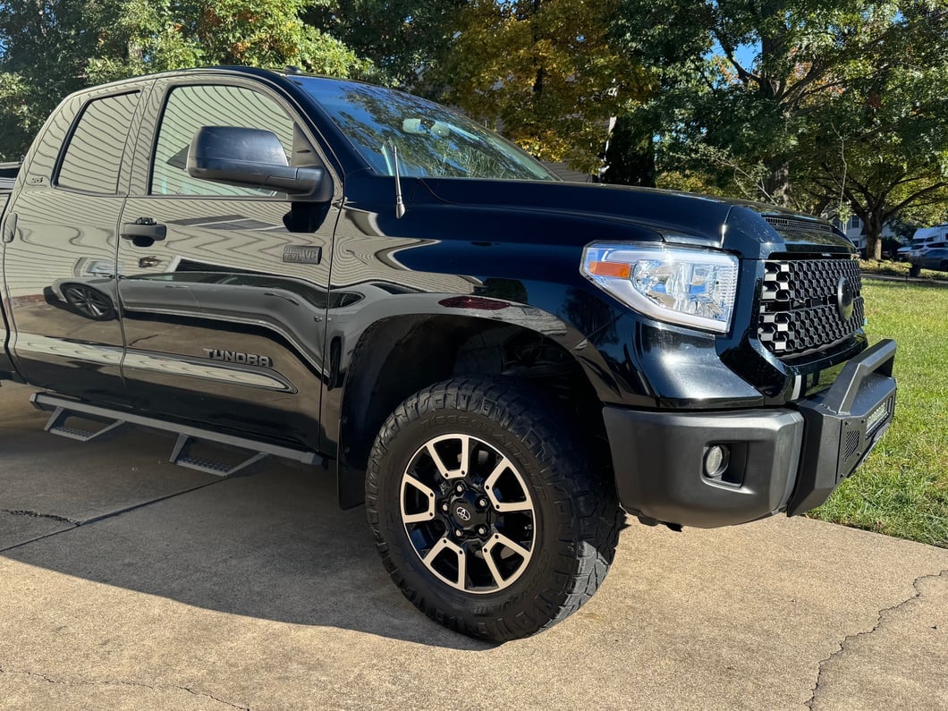 Barricade HD Stubby Front Bumper with 20-Inch Dual Row LED Light Bar (14-21 Tundra)