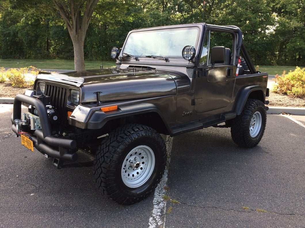 Barricade Tubular Front Bumper with Winch Cutout; Textured Black (87-06 Jeep Wrangler YJ & TJ)