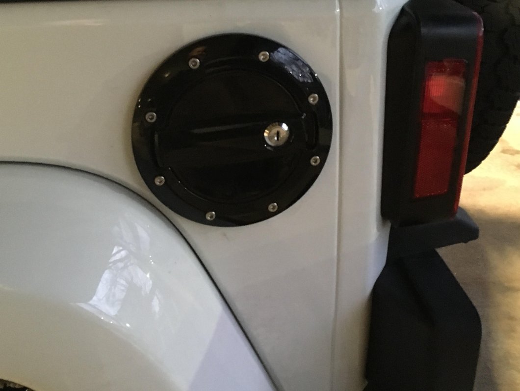 Barricade Locking Fuel Door; Gloss Black (07-18 Jeep Wrangler JK)