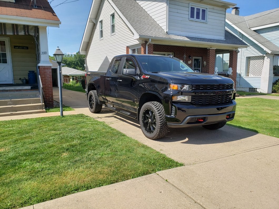 Barricade 4-Inch Oval Straight End Side Step Bars; Black (19-25 Silverado 1500 Double Cab)