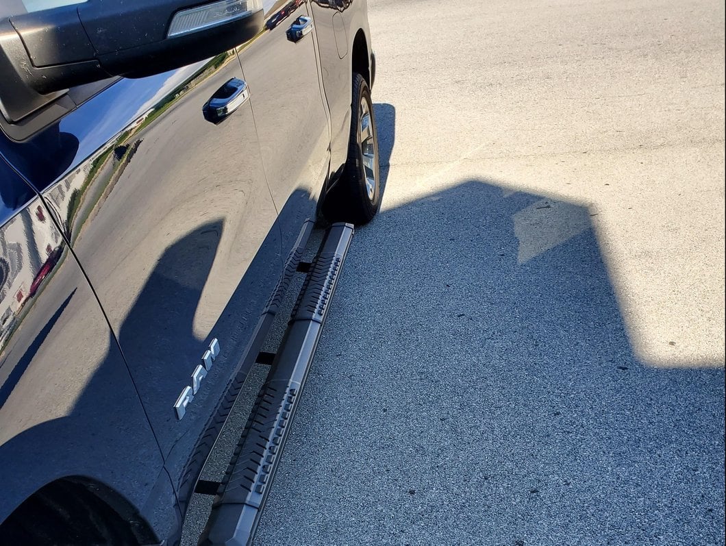 Barricade 5-Inch Aluminum Side Step Bars; Black Cover Plate (19-25 RAM 1500 Crew Cab)