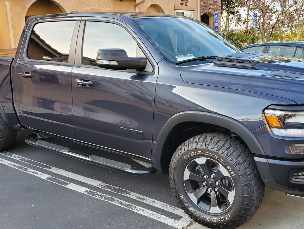 Barricade 4-Inch Oval Bent End Side Step Bars; Black (19-25 RAM 1500 Crew Cab)