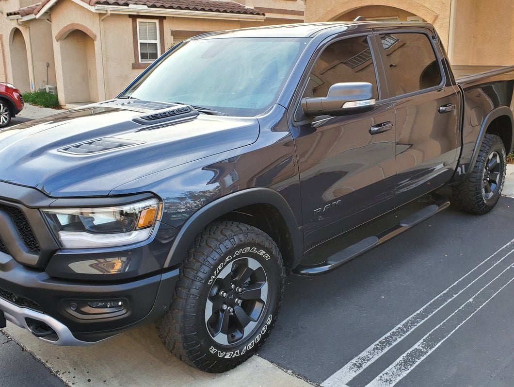 Barricade 4-Inch Oval Bent End Side Step Bars; Black (19-25 RAM 1500 Crew Cab)