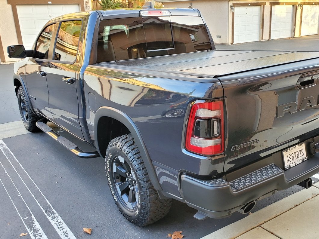 Barricade 4-Inch Oval Bent End Side Step Bars; Black (19-25 RAM 1500 Crew Cab)