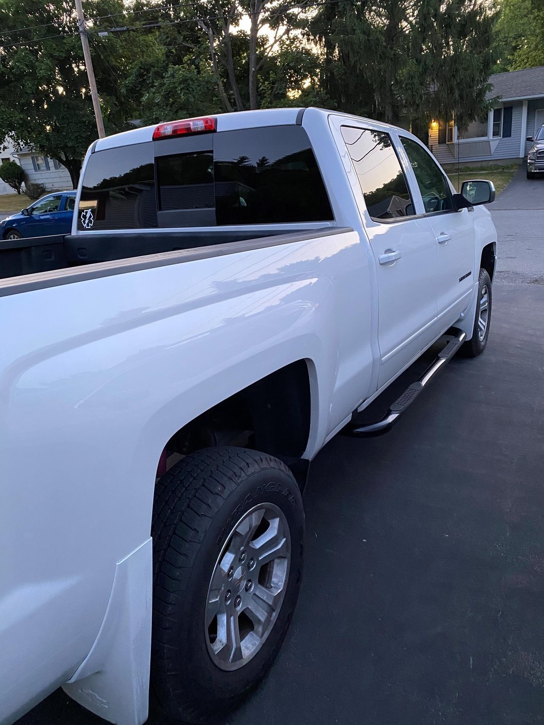Barricade 3-Inch Side Step Bars; Body Mount; Black (14-18 Silverado 1500)