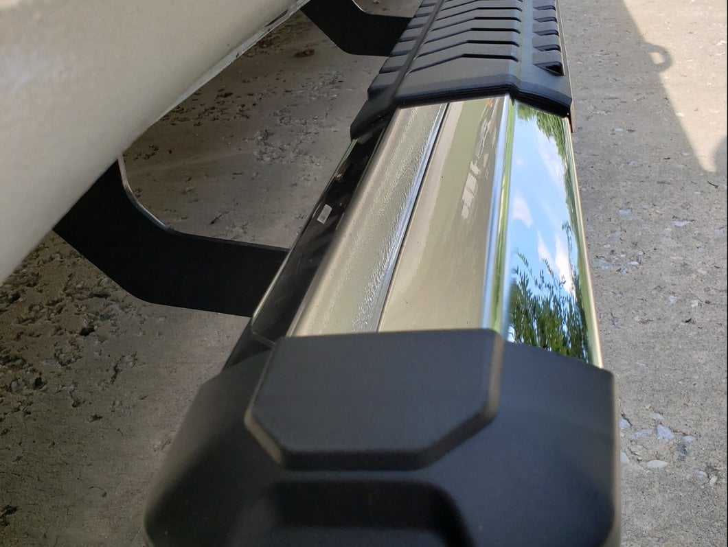 Barricade Saber 5-Inch Aluminum Side Step Bars; Stainless Cover Plates (19-25 Silverado 1500 Crew Cab)