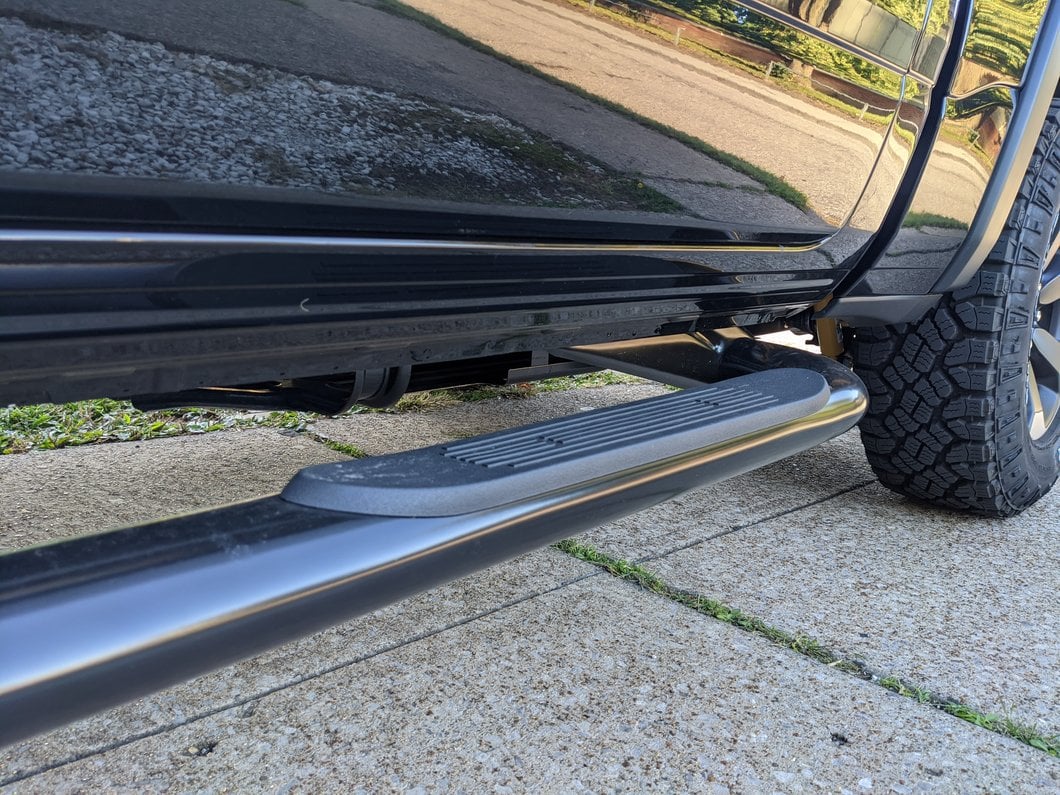 Barricade 4-Inch Oval Bent End Side Step Bars; Black (19-25 RAM 1500 Crew Cab)