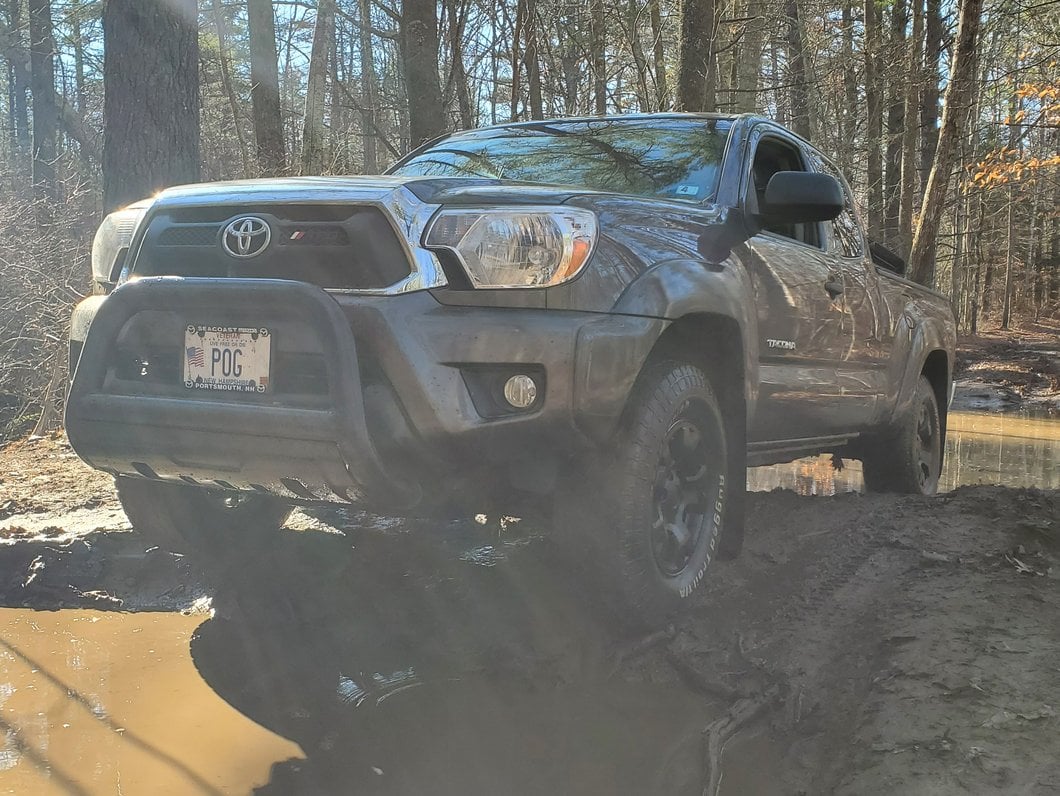 Barricade 3.50-Inch Oval Bull Bar with Skid Plate; Black (05-15 Tacoma)