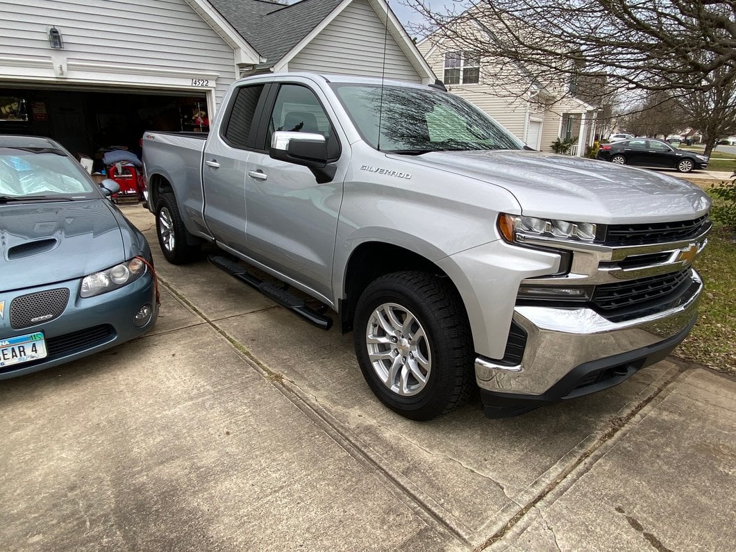 Barricade 5-Inch Oval Bent End Side Step Bars; Black (19-25 Silverado 1500 Double Cab)
