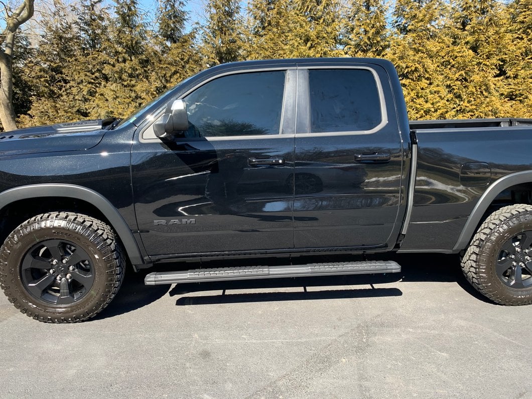 Barricade Saber 5-Inch Aluminum Side Step Bars; Black Cover Plates (19-25 RAM 1500 Quad Cab)