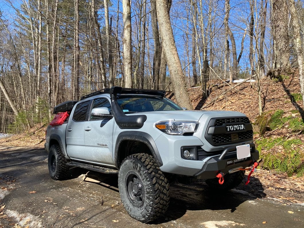 Barricade 9,500 lb. Winch with Synthetic Rope and Wireless Control (Universal; Some Adaptation May Be Required)
