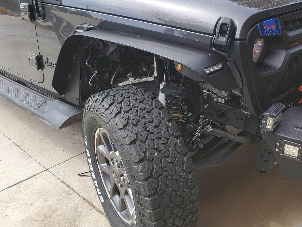 Barricade HD Flat Fender Flares with LED DRL and Turn Signal; Front (20-25 Jeep Gladiator JT)