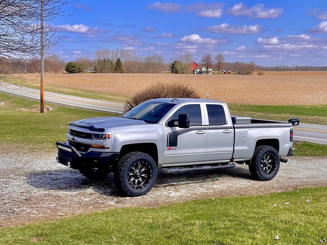Barricade HD Winch Front Bumper with LED Lighting (16-18 Silverado 1500)