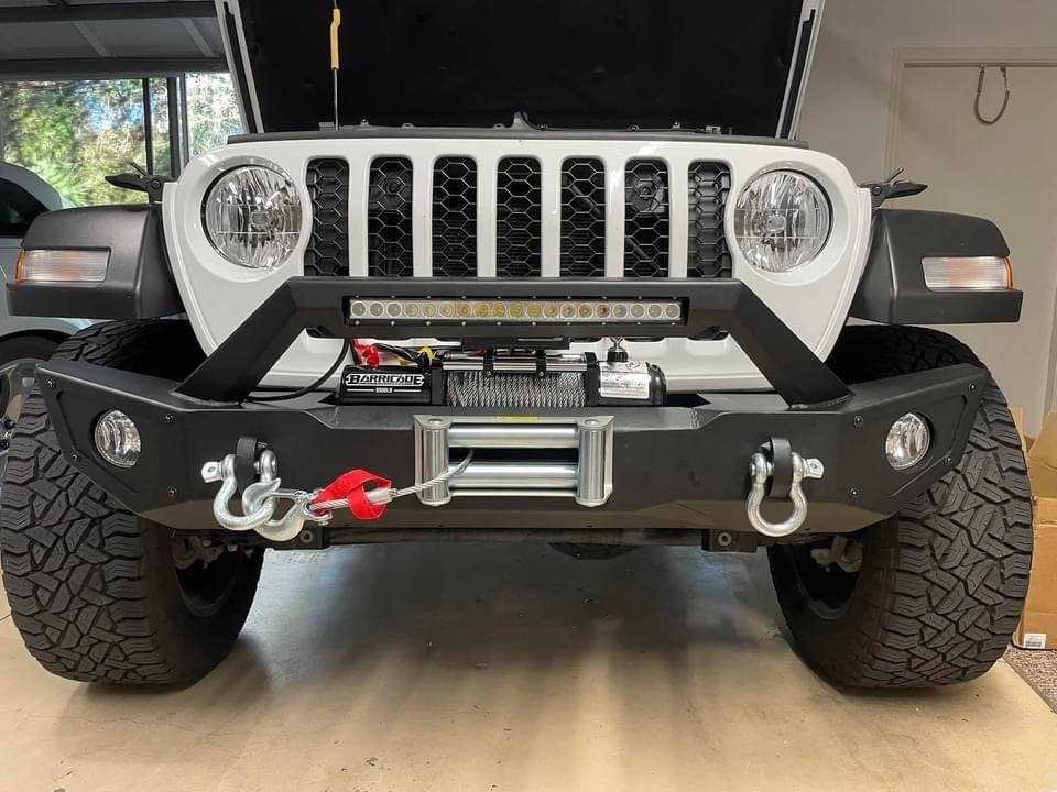 Barricade HD Front Bumper with 20-Inch Light Bar (20-25 Jeep Gladiator JT)