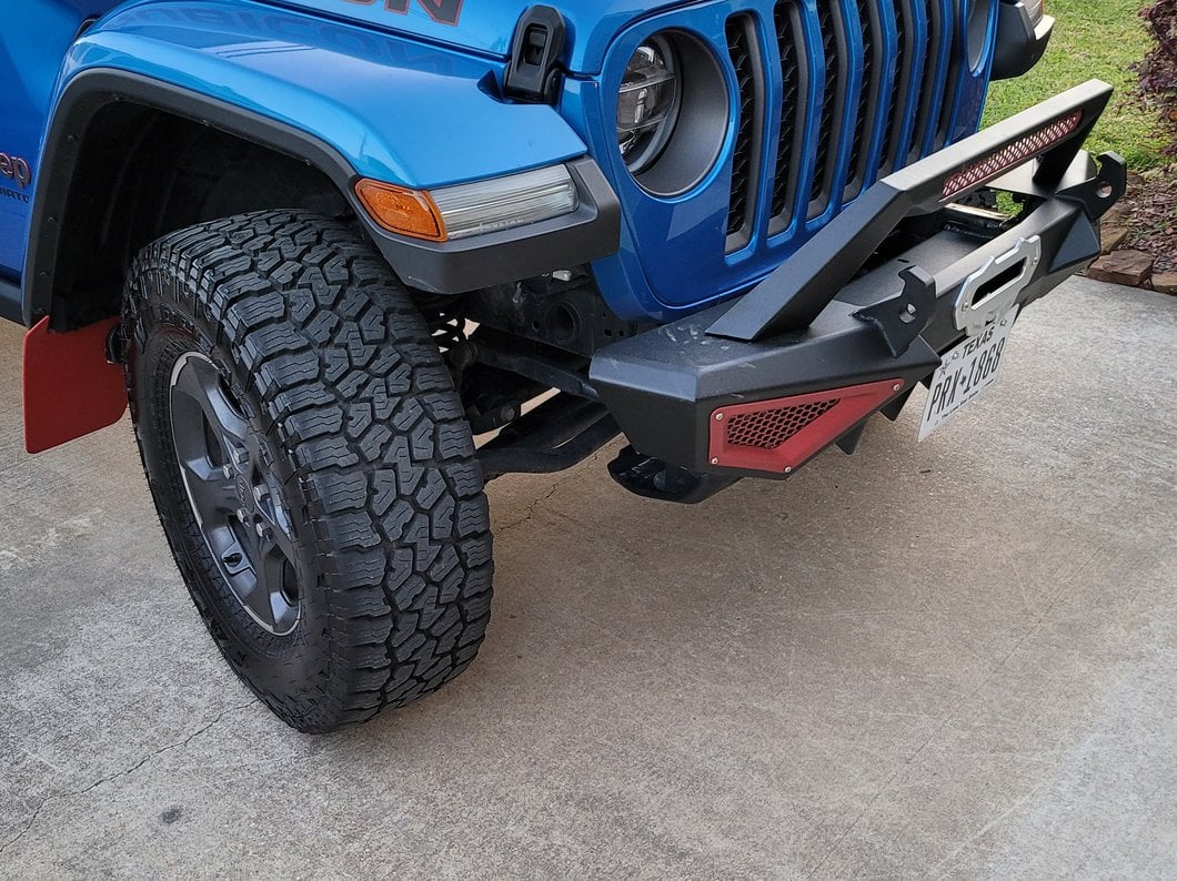 Barricade X-Series Front Bumper; Red Inserts (20-25 Jeep Gladiator JT)