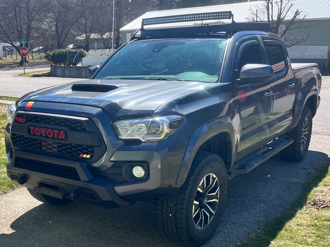 Barricade HD Stubby Front Bumper with Winch Mount (16-23 Tacoma)