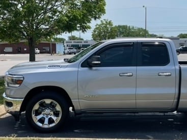 Barricade Saber 5-Inch Aluminum Side Step Bars; Black Cover Plates (19-25 RAM 1500 Quad Cab)