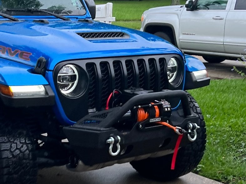 Barricade 9,500 lb. Winch with Synthetic Rope and Wireless Control (Universal; Some Adaptation May Be Required)