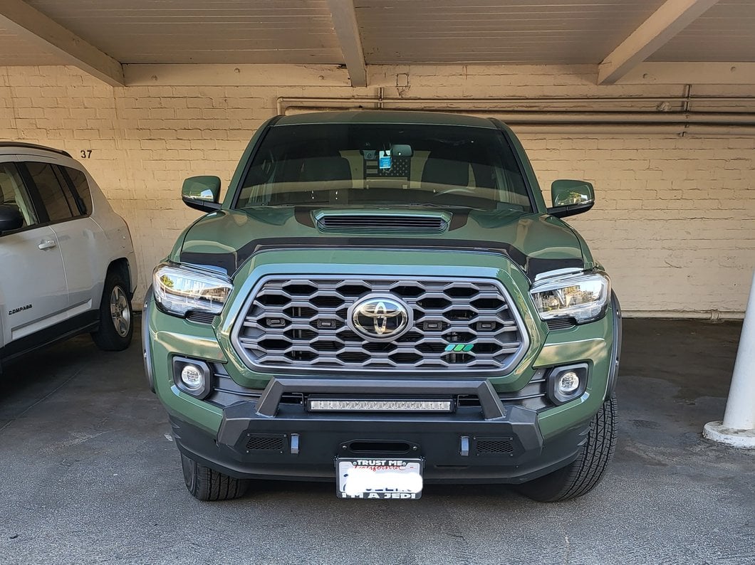 Barricade HD Stubby Front Bumper with Winch Mount and 20-Inch Single Row LED Light Bar (16-23 Tacoma)