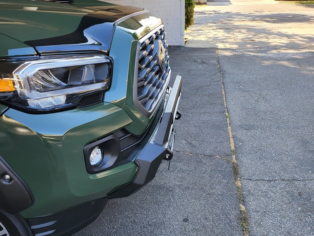 Barricade HD Stubby Front Bumper with Winch Mount and 20-Inch Single Row LED Light Bar (16-23 Tacoma)