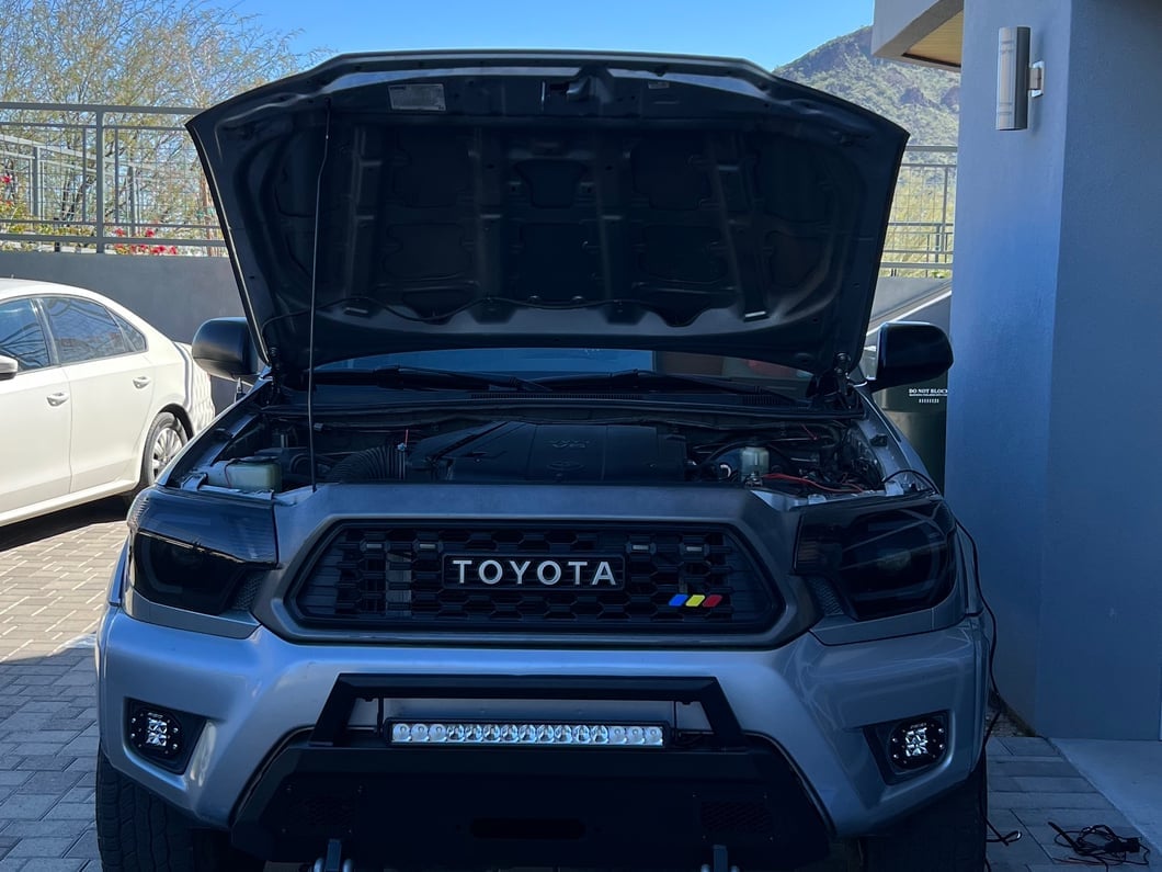 Barricade HD Stubby Front Bumper with Winch Mount and 20-Inch Single Row LED Light Bar (12-15 Tacoma)