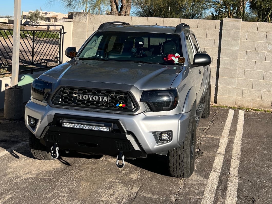 Barricade HD Stubby Front Bumper with Winch Mount and 20-Inch Single Row LED Light Bar (12-15 Tacoma)