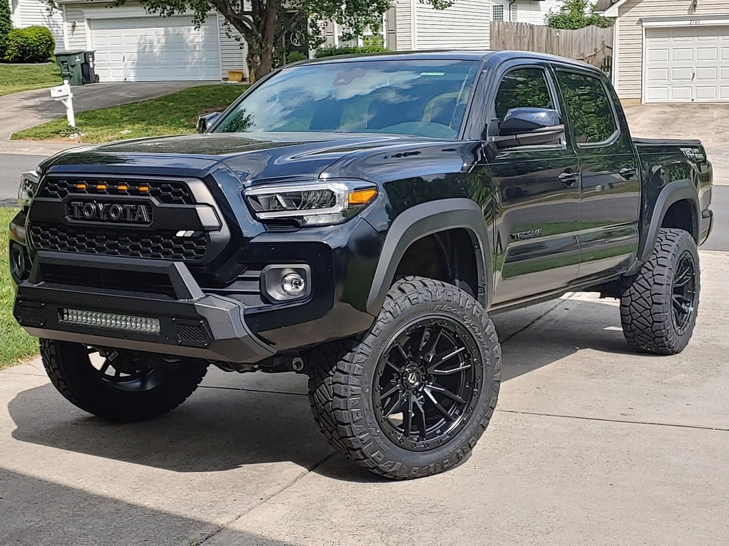 Barricade HD Stubby Front Bumper with 20-Inch Double Row LED Light Bar (16-23 Tacoma)