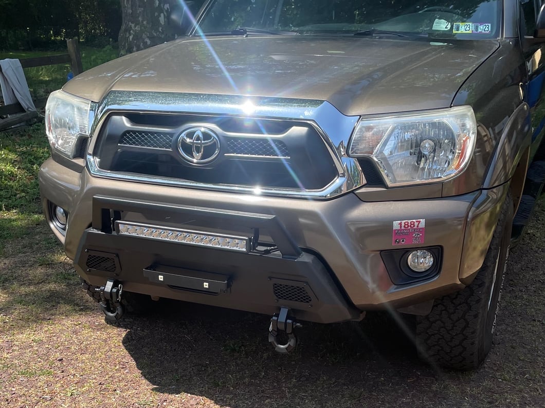 Barricade HD Stubby Front Bumper with Winch Mount and 20-Inch Single Row LED Light Bar (12-15 Tacoma)