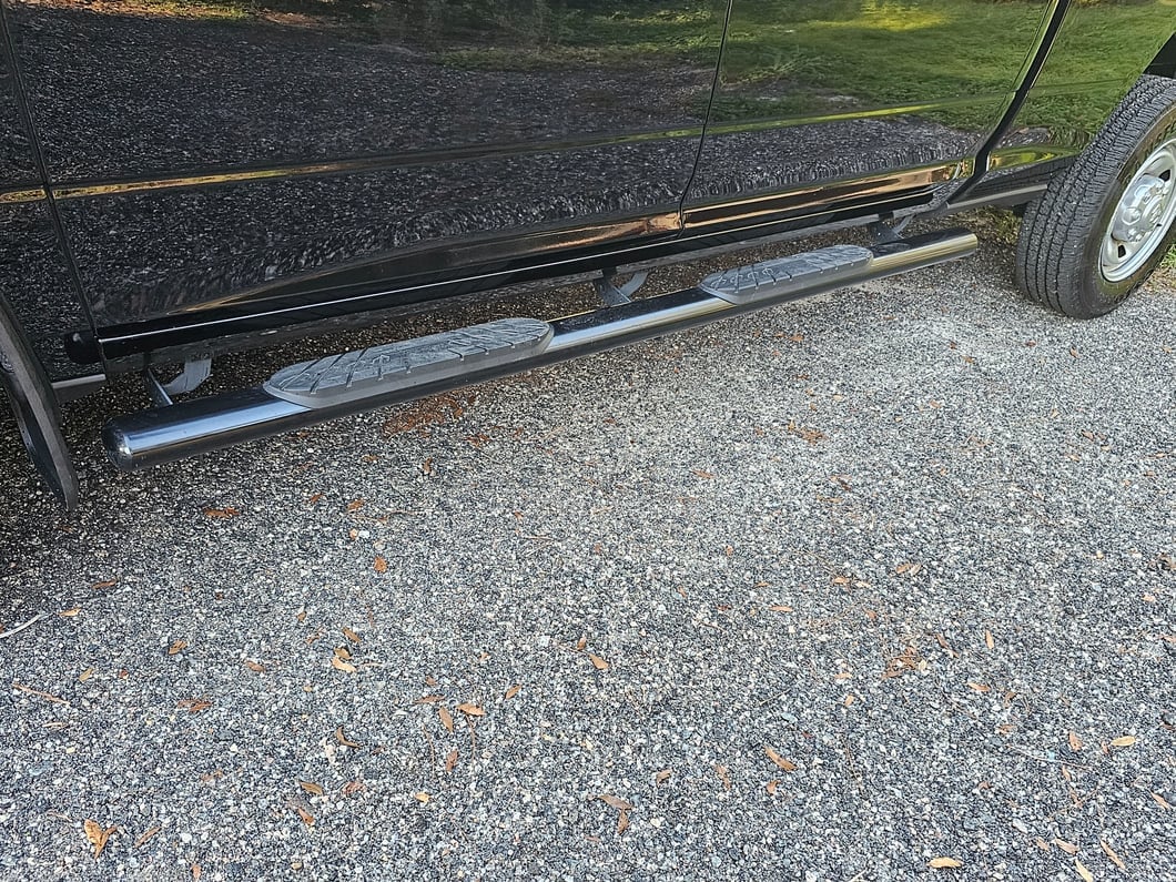 Barricade 4-Inch Oval Straight End Side Step Bars; Black (10-24 RAM 2500 Crew Cab)