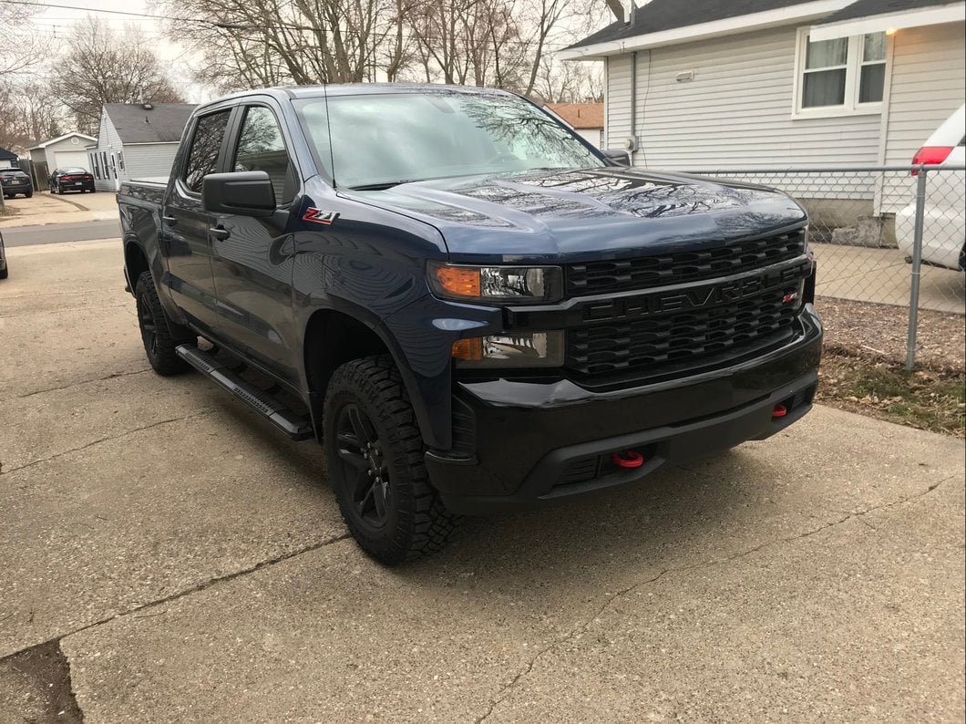 Barricade Saber 5-Inch Aluminum Side Step Bars; Black Cover Plates (19-25 Silverado 1500 Crew Cab)