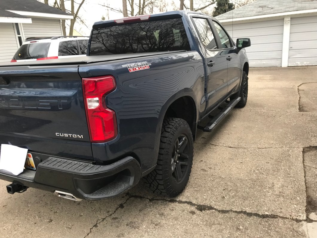 Barricade Saber 5-Inch Aluminum Side Step Bars; Black Cover Plates (19-25 Silverado 1500 Crew Cab)