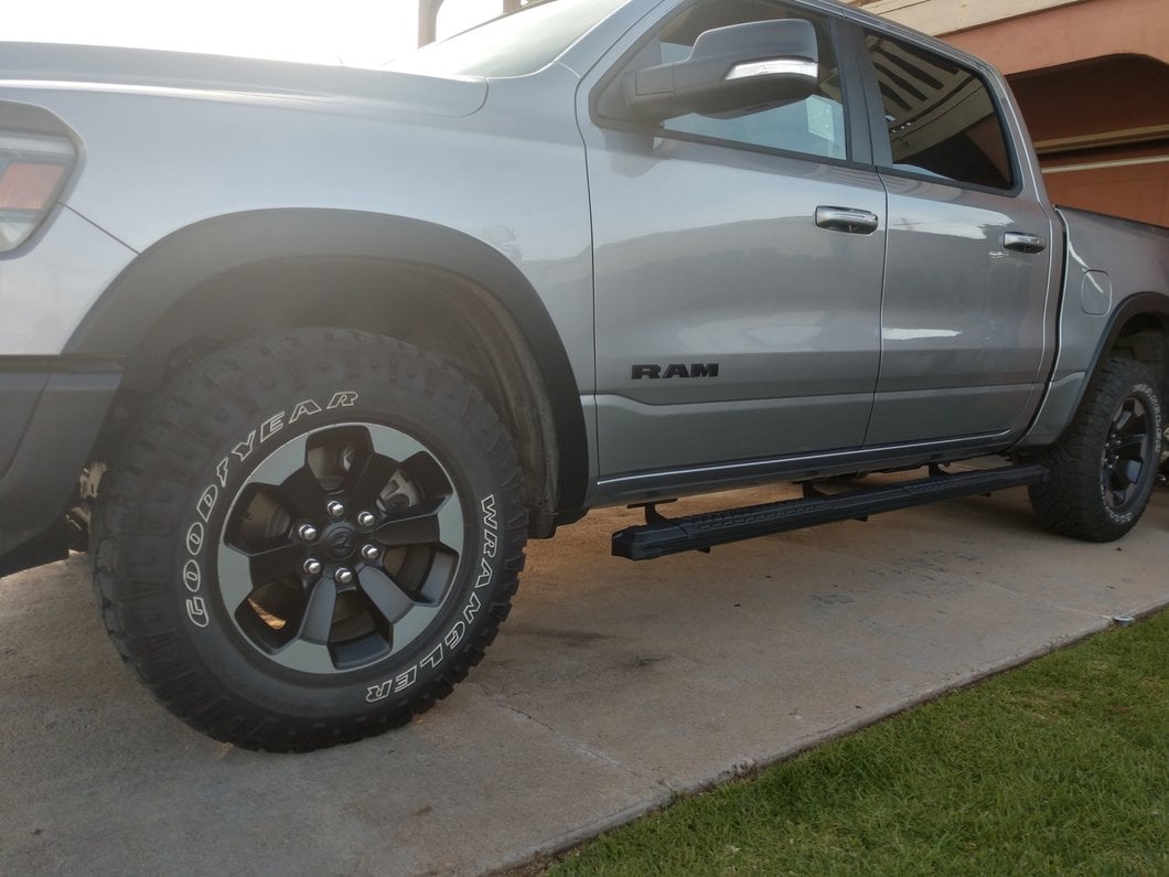 Barricade 5-Inch Aluminum Side Step Bars; Black Cover Plate (19-25 RAM 1500 Crew Cab)