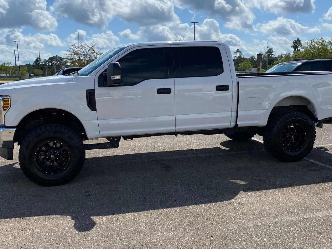 Barricade 5-Inch Oval 60 Degree Bent End Side Step Bars; Black (17-25 F-250 Super Duty SuperCrew)