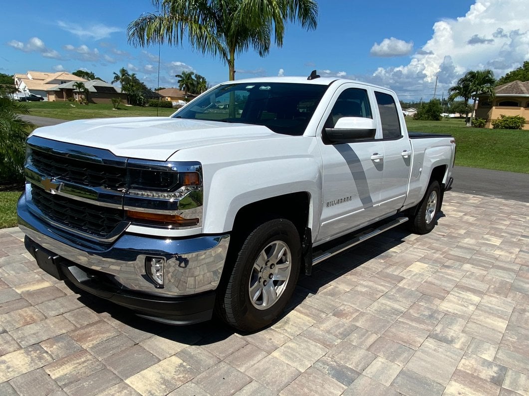 Barricade 4-Inch Flat Oval Running Boards; Stainless Steel (14-18 Silverado 1500 Crew Cab)